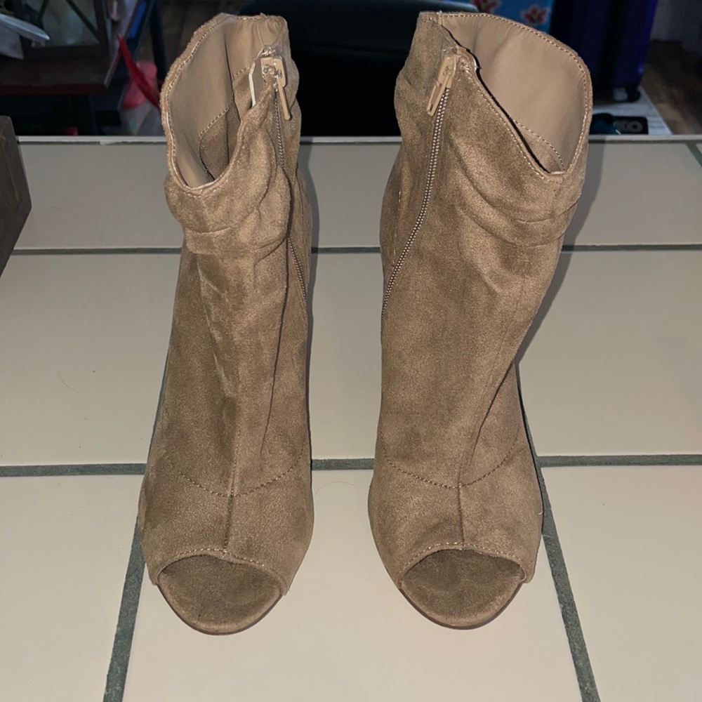 Women’s open toe booties